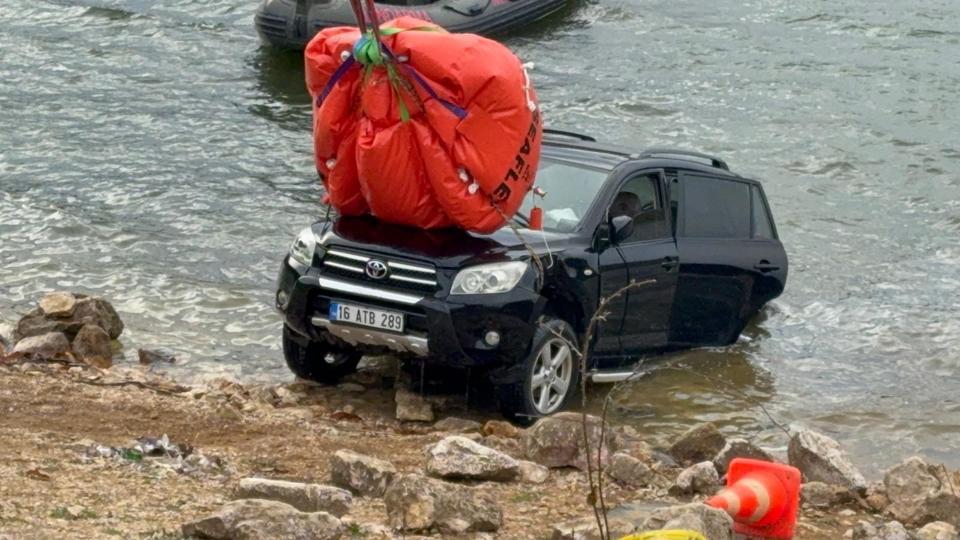 Elif'in hayatını kaybettiği araba gölden çıkartıldı