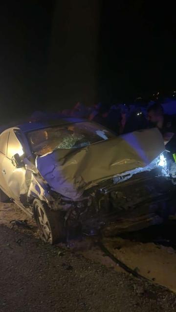 2 otomobil çarpıştı: 1 ölü, 4 yaralı
