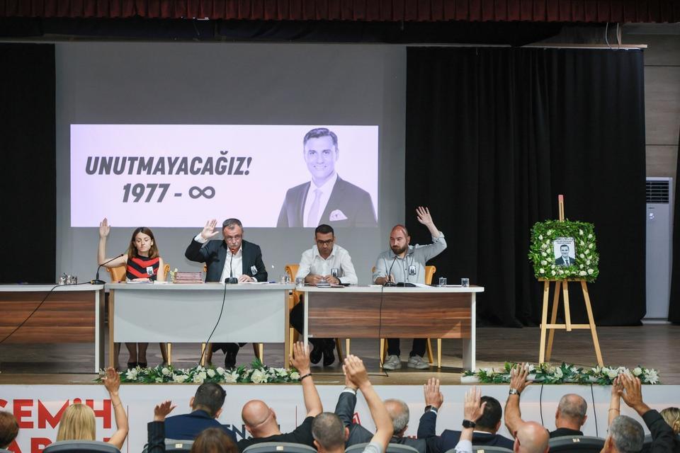 Yunusemre Millet Çarşısına Ferdi Zeyrek ismi verildi