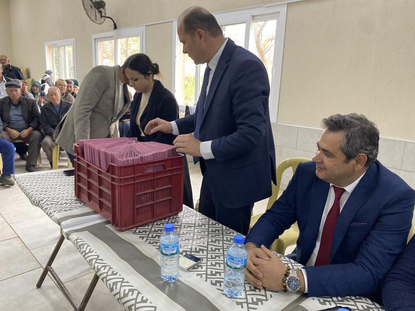 ALAŞEHİR'DE 58 YILLIK TAPU SORUNU ÇÖZÜLDÜ MANİSA'NIN ALAŞEHİR İLÇESİNDE YAKLAŞIK 5 BİN 500 VATANDAŞIN 58 YILDIR ÖZLEMLE BEKLEDİĞİ TAPULARI DAĞITILMAYA BAŞLANIYOR TAPU HARCI ÖDEMEYECEK OLAN VATANDAŞLAR 2/B ARAZİLERİNİN TAPUSUNU CÜZİ BİR BEDELLE ALACAK