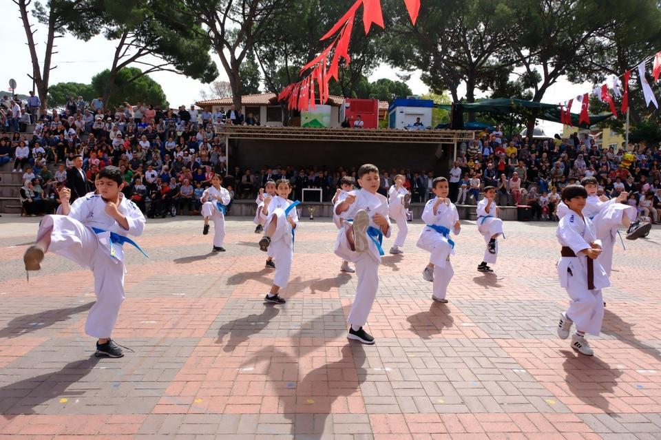 KUYUCAK'TA 19 MAYIS COŞKUYLA KUTLANMAYA BAŞLADI