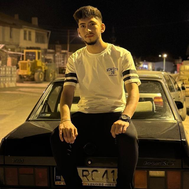 Otomobil, traktöre çarptı: 1 ölü, 5 yaralı