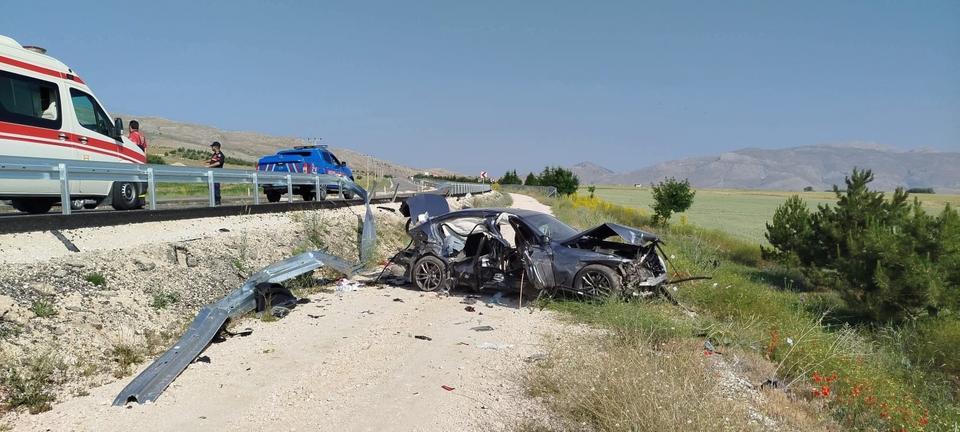 Kontrolden çıkan otomobil şarampole düştü: 3 yaralı