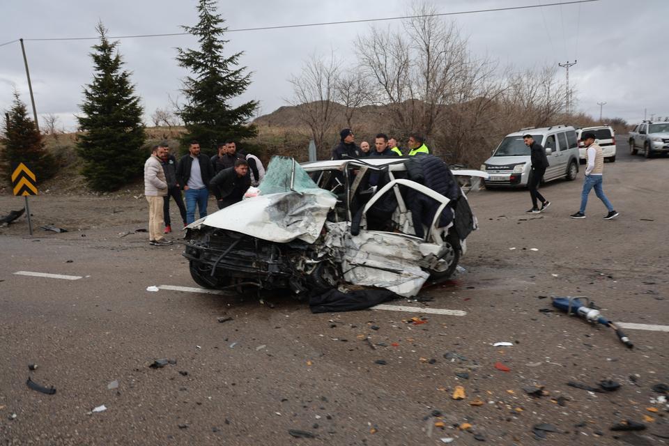 NEVŞEHİR'DE ZİNCİRLEME TRAFİK KAZASI: 2 ÖLÜ, 7 YARALI