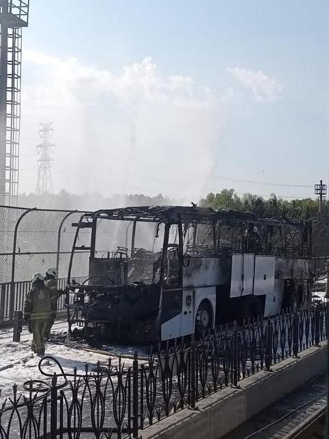 Servis otobüsü alevlere teslim oldu