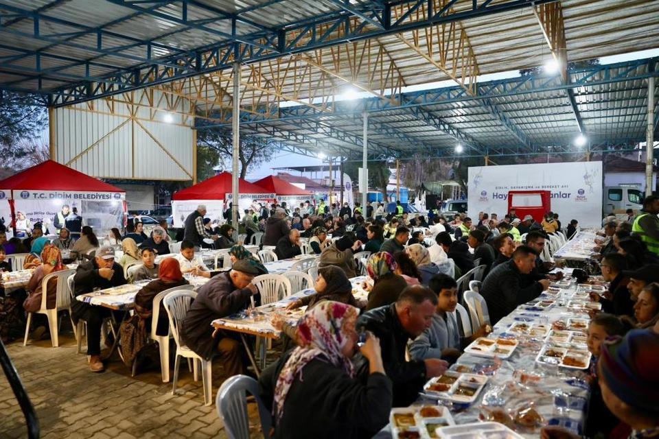 Didim Balat Mahallesi'nde Ramazan bereketi paylaşıldı