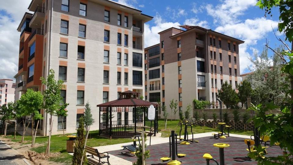 18 yaşındaki genç kız parktaki kamelyada asılı halde ölü bulundu