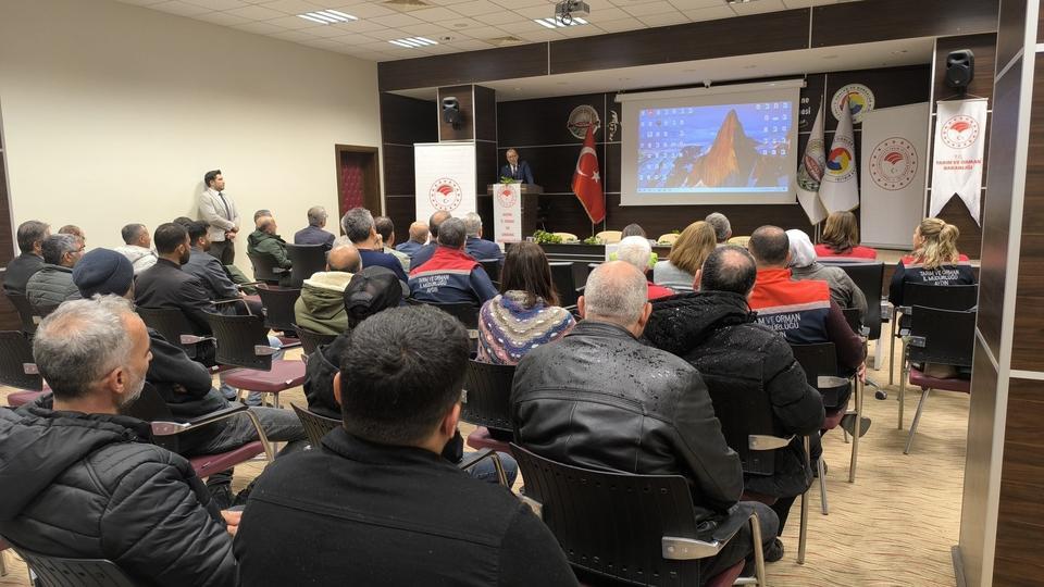 SÖKE'DE DEFNE YAPRAĞI İŞLEME SEKTÖR TOPLANTISI YAPILDI