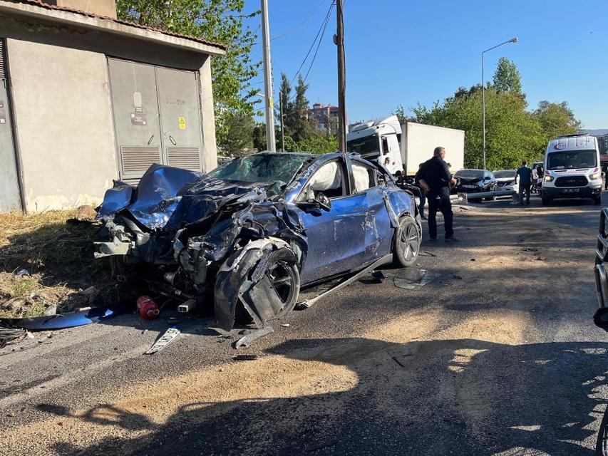 Zincirleme kazada dikkat çeken detay! Şehit polisin kimliği netleşti
