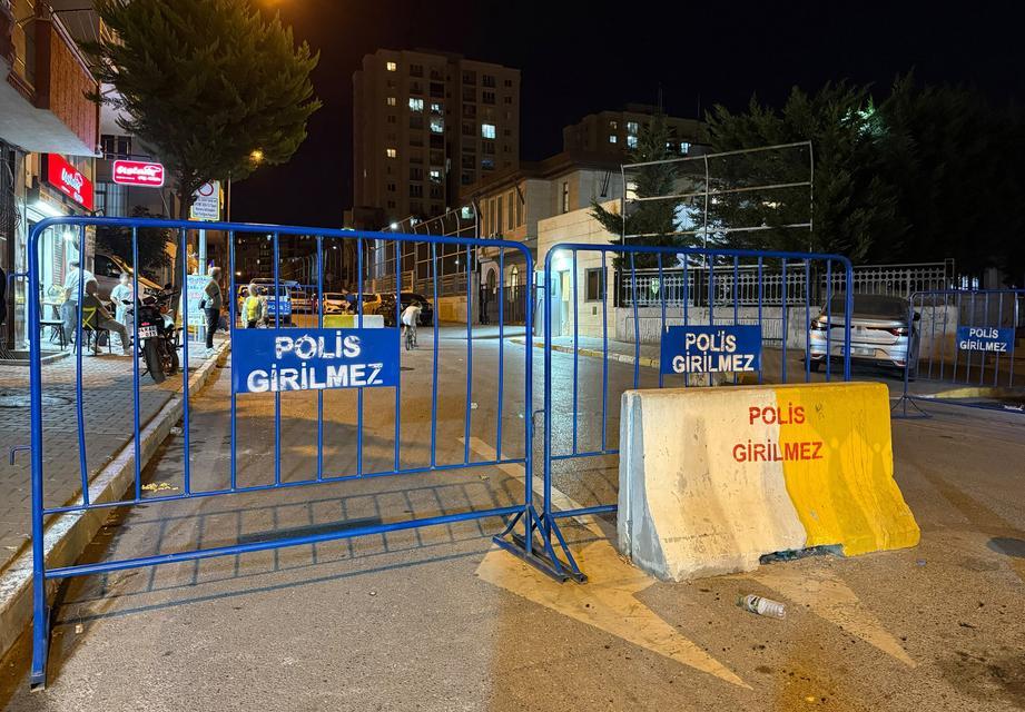 Yakalanan firari nezarette kendine zarar verdi hastanede öldü