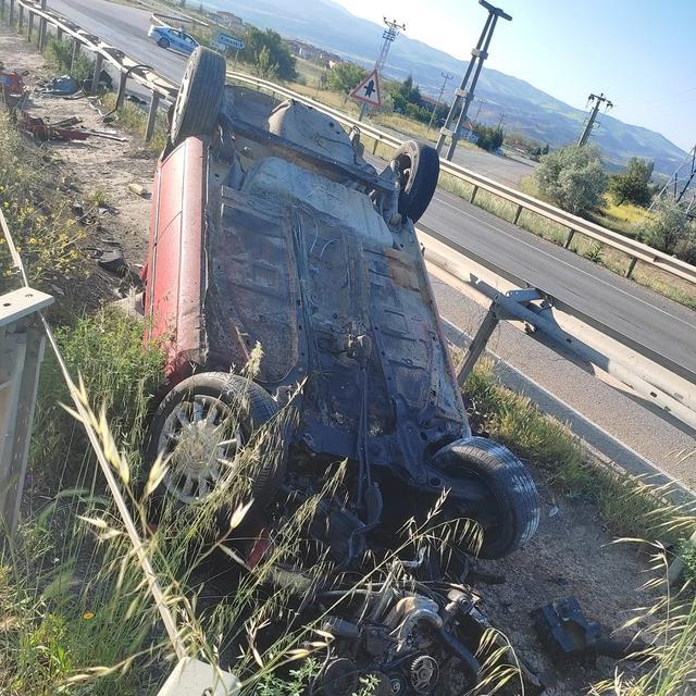ALKOLLÜ SÜRÜCÜNÜN KULLANDIĞI OTOMOBİL TAKLA ATTI: 4 YARALI