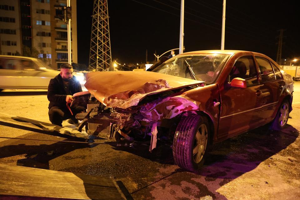 Baba yadigarı otomobil hurdaya döndü: 2 yaralı