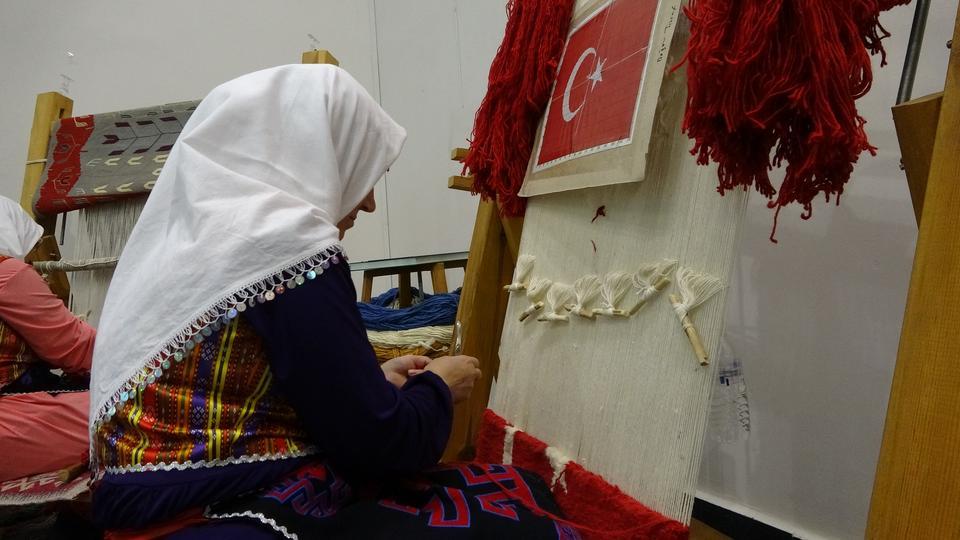 UŞAK'TA "TÜRK DÜĞÜMLÜ HALILAR ATLASI" PROJESİ SEMİNERİ GERÇEKLEŞTİ