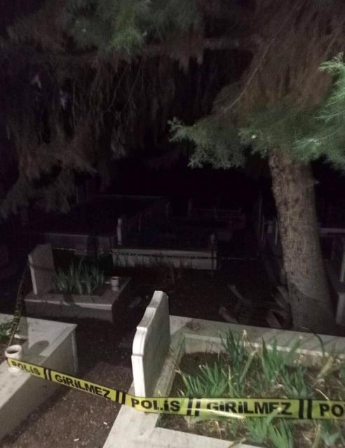 İş adamı mezarlıkta asılı halde ölü bulundu