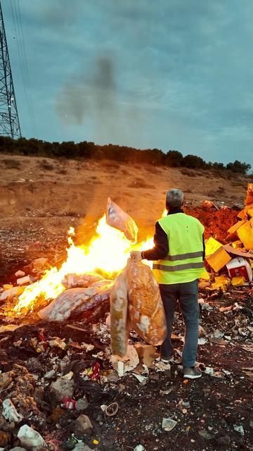 2 ton cips, şekerleme ve çikolata imha edildi