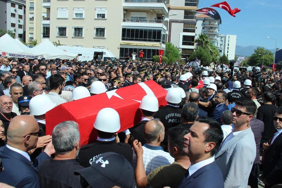 İzmir'de şehit düşen polislere son görev