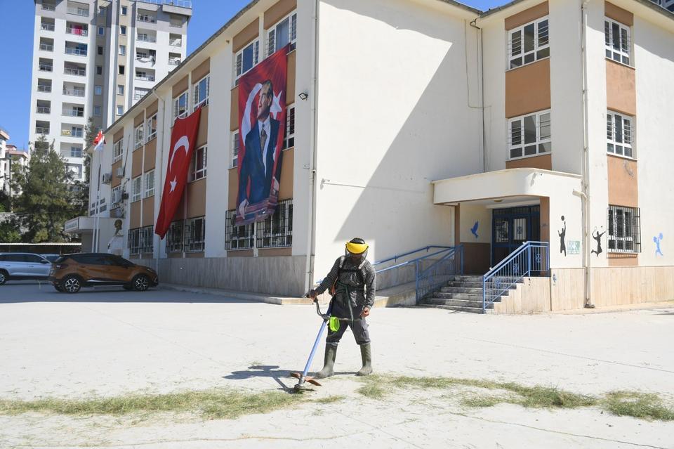 Kuşadası Belediyesi okulları yeni eğitim yılına hazırlıyor