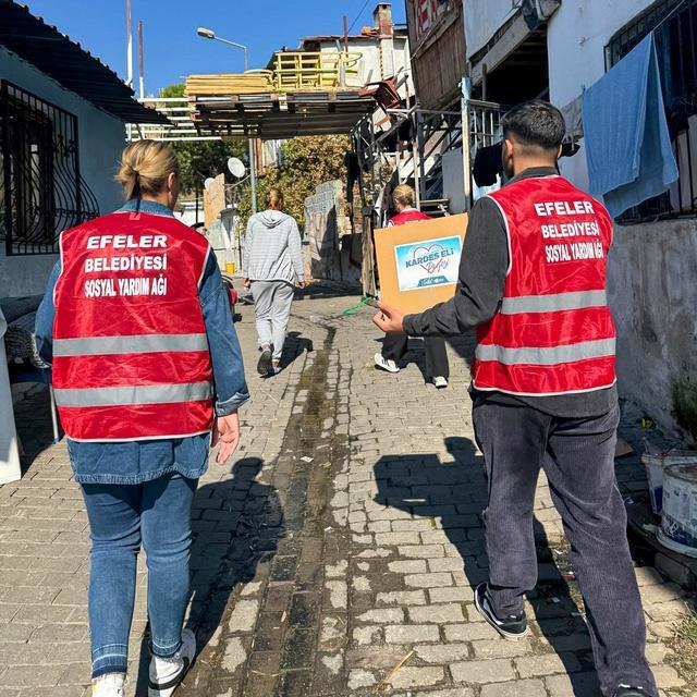 Efeler'in "Kardeş Eli" Projesi vatandaşlara umut oluyor
