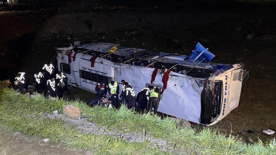Yolcu otobüsü şarampole yuvarlandı: 3 kişinin kimliği belli oldu