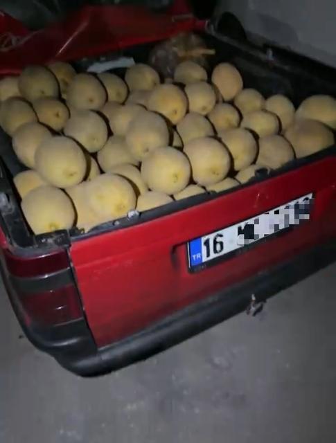 Pazarcı şüpheliye operasyon: Aracından ve evinden 121 litre sahte içki çıktı