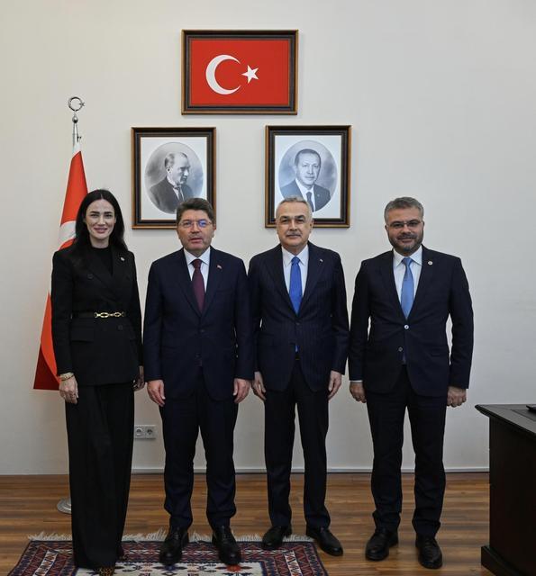AK Parti Aydın Milletvekilleri Bakan Tunç ile bir araya geldi