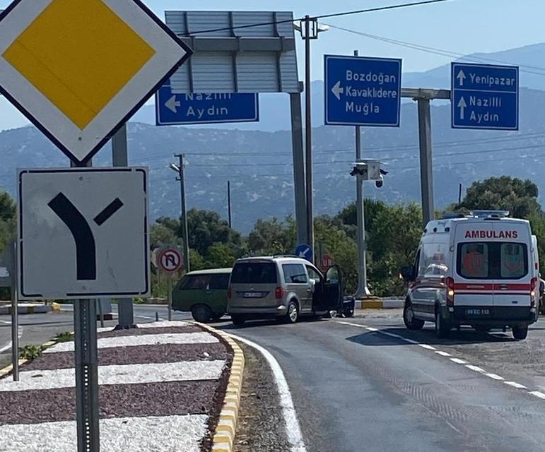 Aydın'da iki otomobil çarpıştı! 1 kişi hastanelik oldu