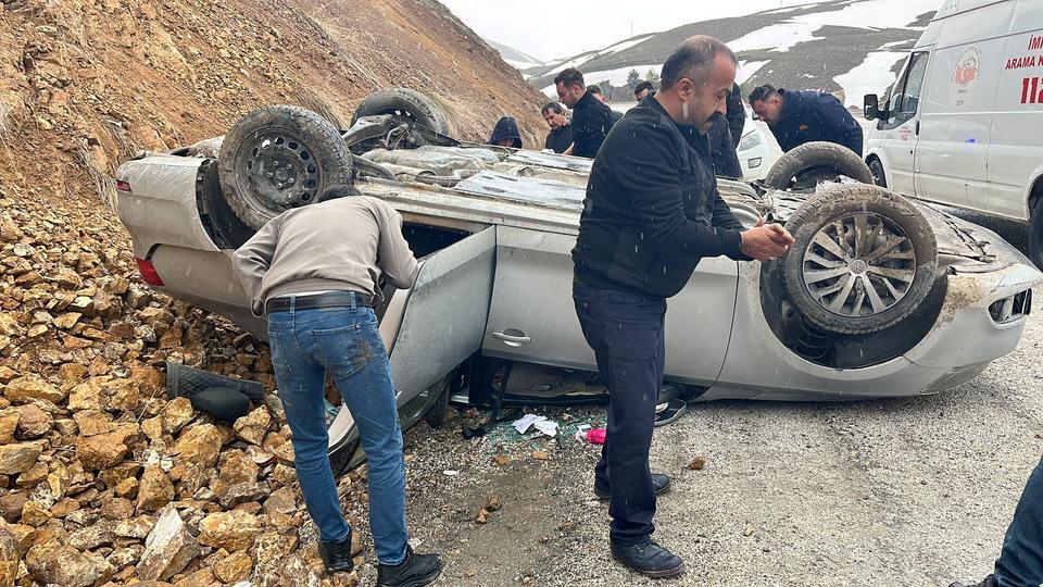 Otomobil takla attı, 3 kişi yaralandı