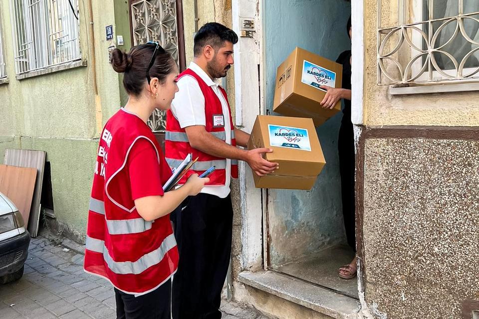 Başkan Yetişkin "Kardeş Eli" projesiyle vatandaşlara umut oluyor