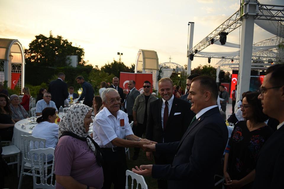 Vali Akbıyık, şehit yakınları ve gazilerle bir araya geldi