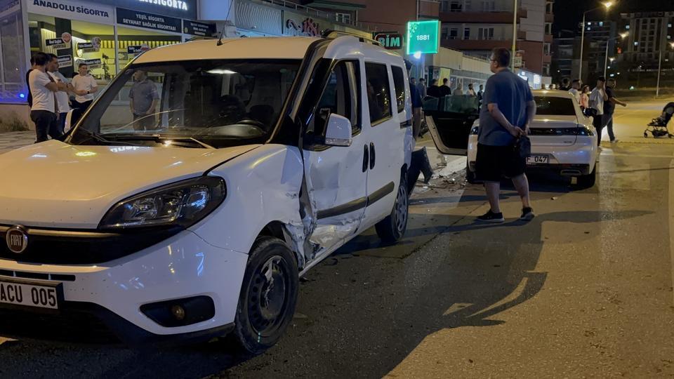 4 aracın karıştığı zincirleme kaza:1 yaralı