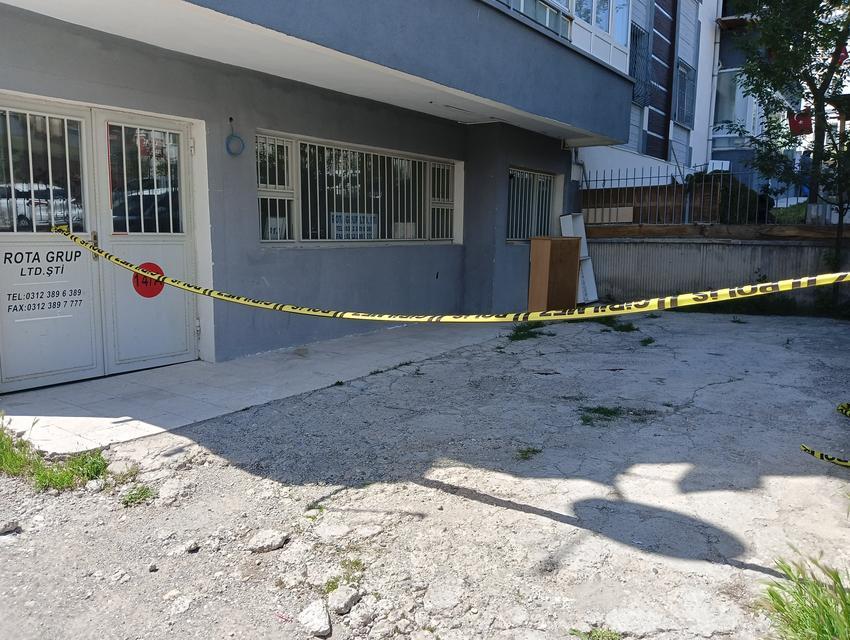 Ailesinin eski kocasıyla barışması ısrarlarına öfkelenen genç kadın 4. kattan atladı