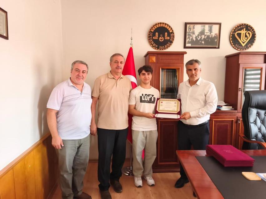 Nazilli’de hafızlığını tamamlayan öğrencilere belgeleri verildi