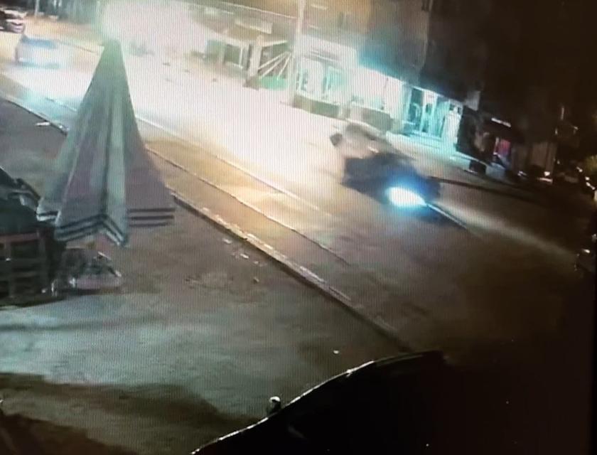KONYA'DA OTOMOBİLLER ÇARPIŞTI: 6 YARALI İKİ OTOMOBİLİN ÇARPIŞTIĞI KAZA GÜVENLİK KAMERASINA YANSIDI