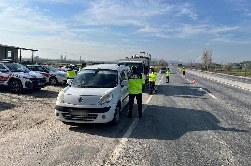 Aydın'da sıkı trafik denetimi: 7 araç trafikten men edildi