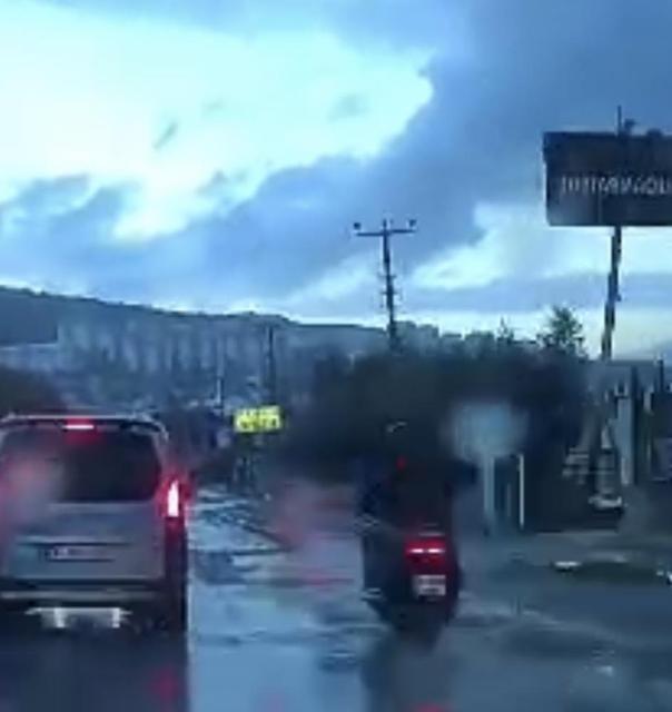 Otomobile motosiklet çarptı: 2 yaralı