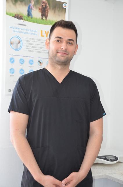 AKILLI KEDİ DOĞUM İÇİN VETERİNERE GELDİ O ANLAR GÜVENLİK KAMERALARINA YANSIDI