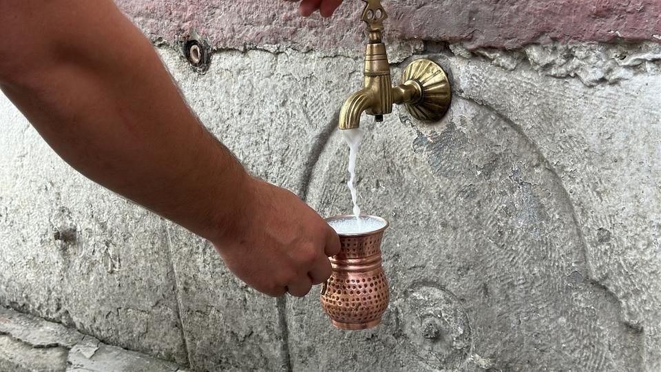 ÇEŞMELERDEN AYRAN AKTI