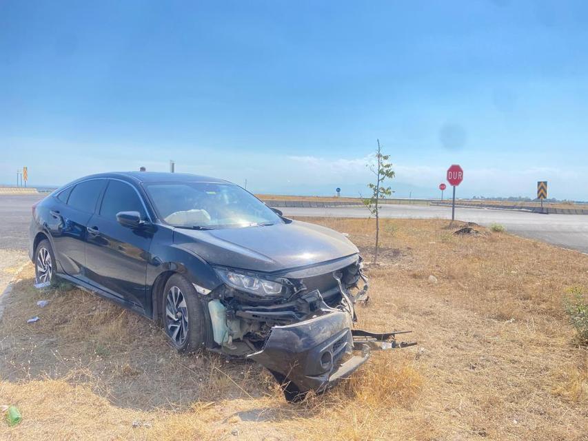 Kontrolden çıkan otomobil bariyerlere çarptı: 4 yaralı