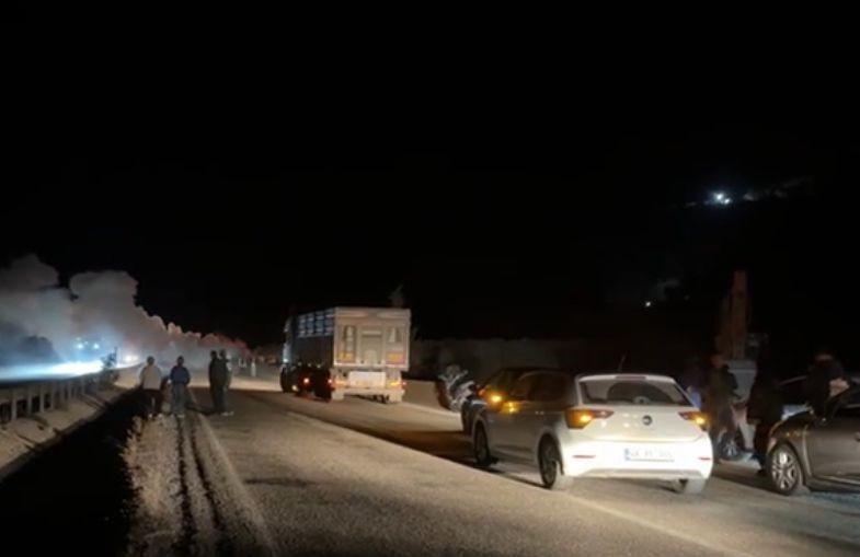 Milas’ta minibüs cayır cayır yandı