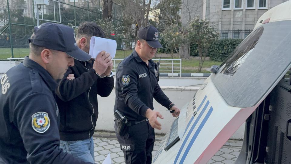 Eşi terk edince, kayınpederinin evini ateşe verdi