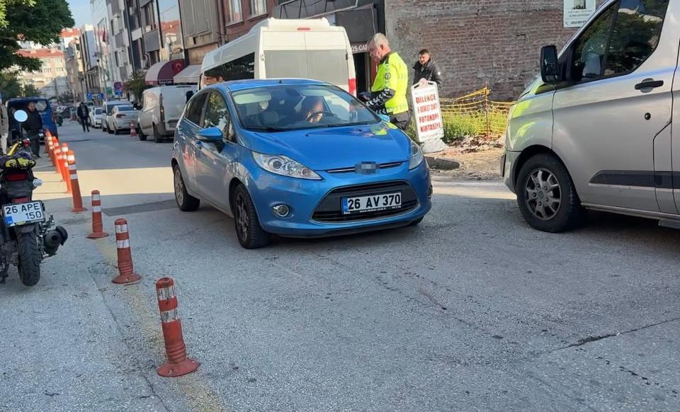 "Duruşmaya geç kaldım" diyerek ters yönde giden kadın avukata 13 bin lira ceza