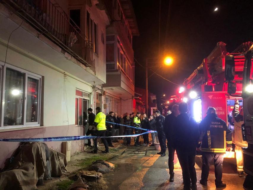 EVDE ÇIKAN YANGINDA 3 AYLIK BEBEK VE 4 YAŞINDAKİ ÇOCUK HAYATINI KAYBETTİ