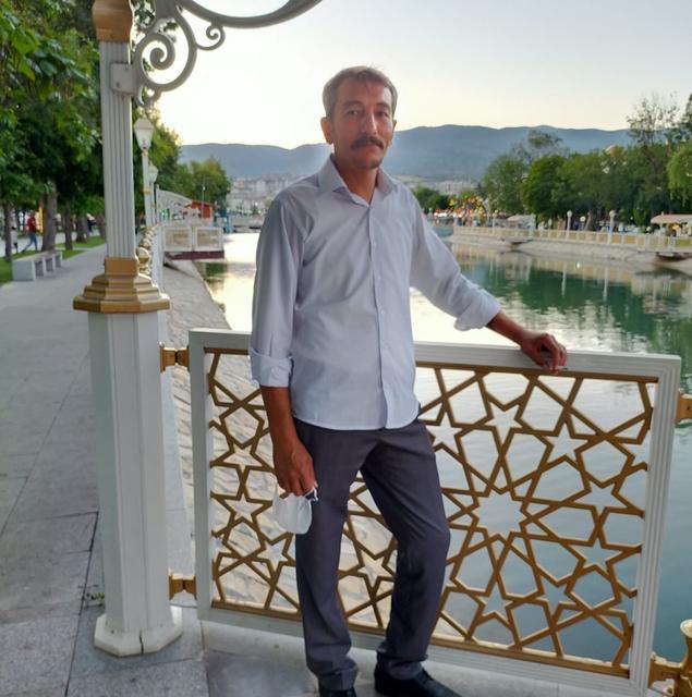 ARKADAŞINI BALTA İLE ÖLDÜRDÜ, EVİN ÖNÜNE ÇIKIP 'ADAM ÖLDÜRDÜM' DİYE BAĞIRDI