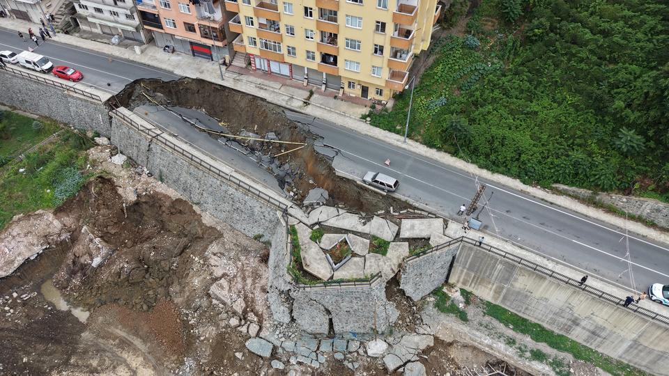 Kabusu yaşadılar... Adeta yer yarıldı