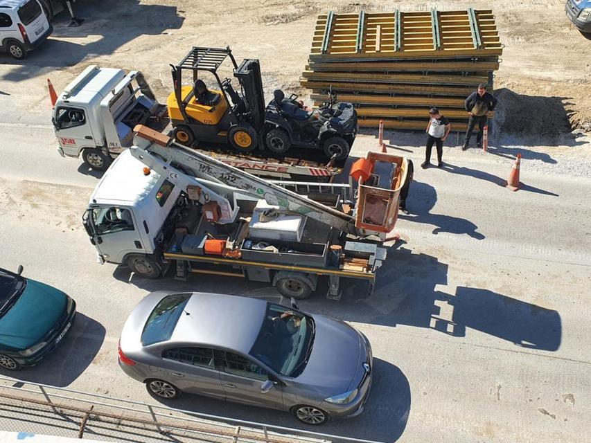 Arıza yapan kamyonet trafiği felç etti