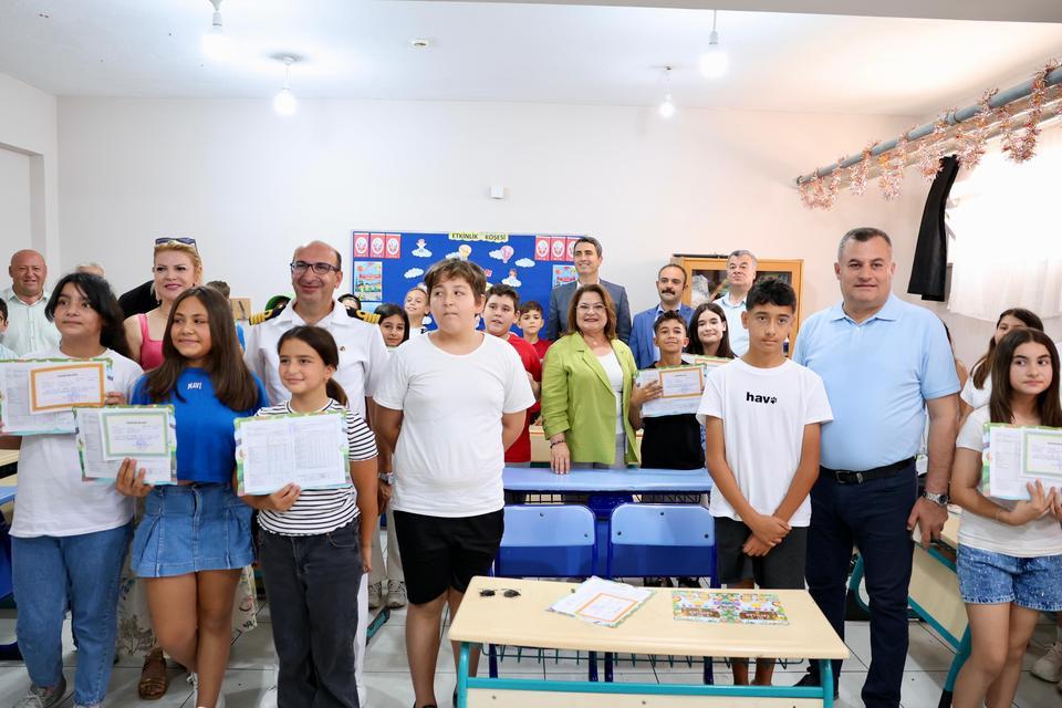 Başkan Gençay, öğrencilerin karne sevincine ortak oldu