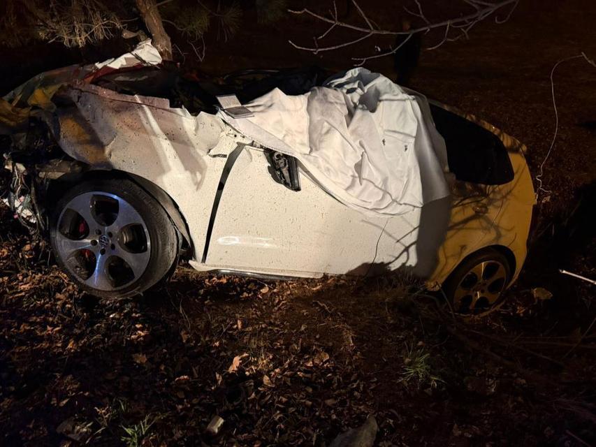 Kamyonet ile çarpışan otomobil hurdaya döndü: 1 ölü, 1 yaralı