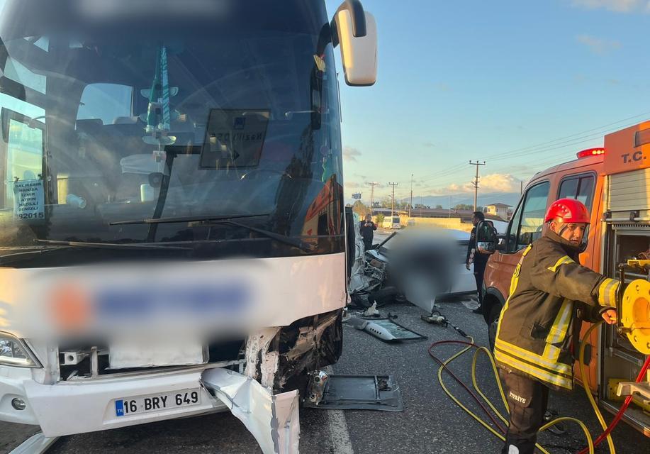 Aydın’da yolcu otobüsü ile çarpışan otomobil sürücüsü hayatını kaybetti