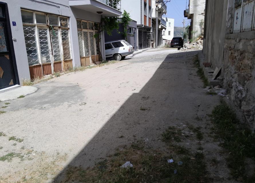 “Yıllardır sokağımıza belediye ekibi bekliyoruz”