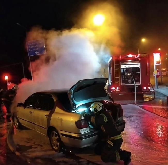 Acıpayam'da araç yangını korkuttu